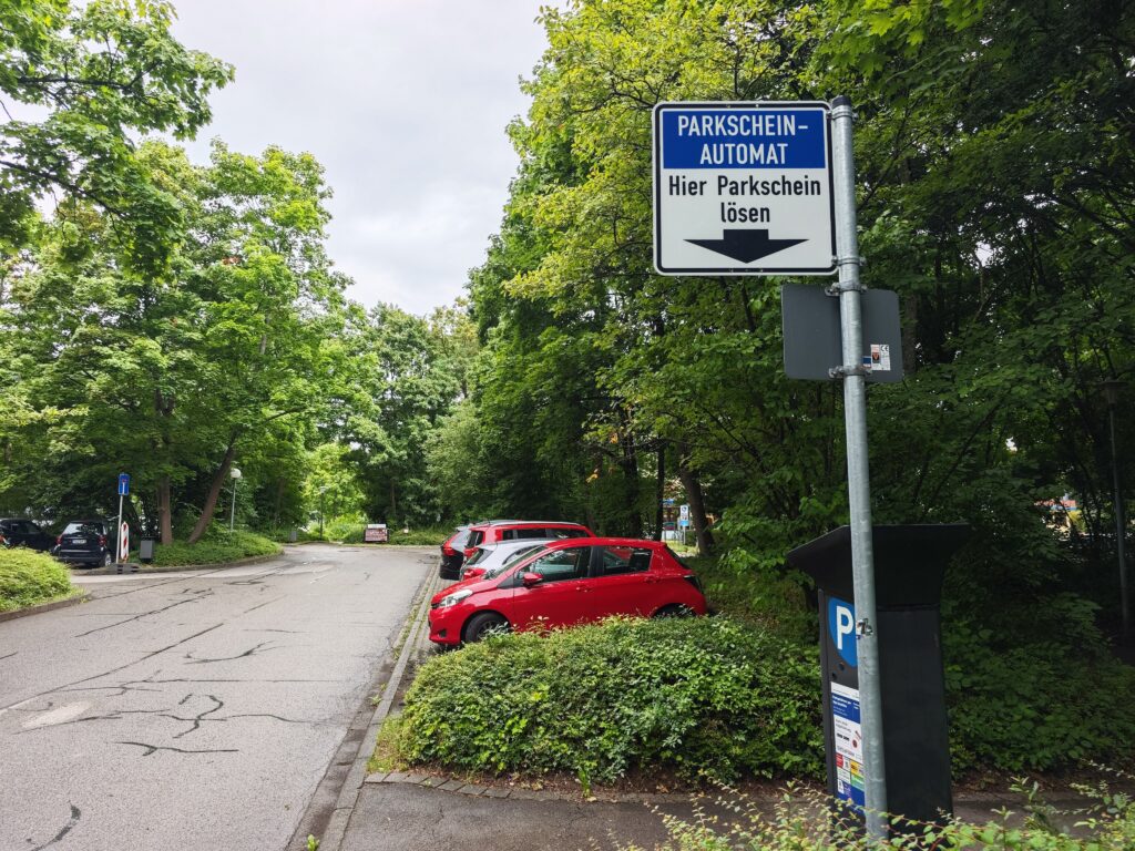 Bad Uracher Wasserfälle Parkplatz - nur am Wochenende und an Feiertagen kostenpflichtig