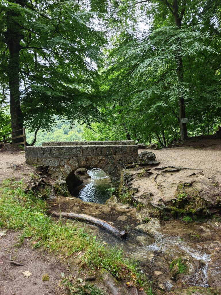 Bad Uracher Wasserfall Brücke auf dem Aussichtsplateau