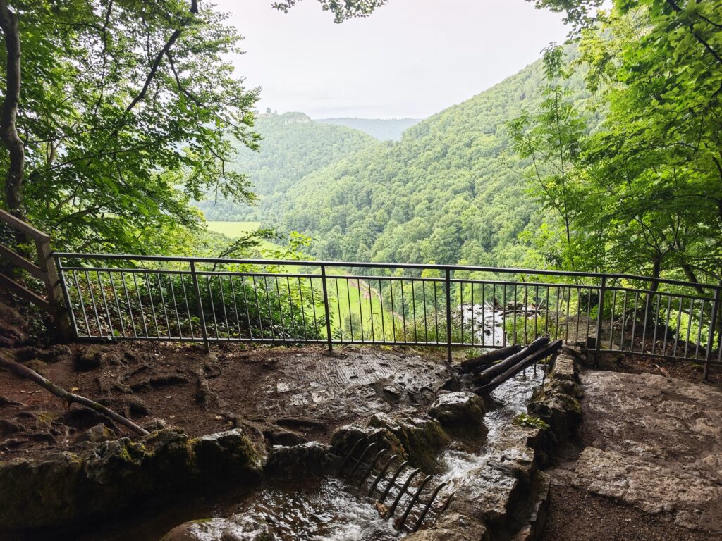 Aussichtspunkt der Uracher Wasserfall Wanderung